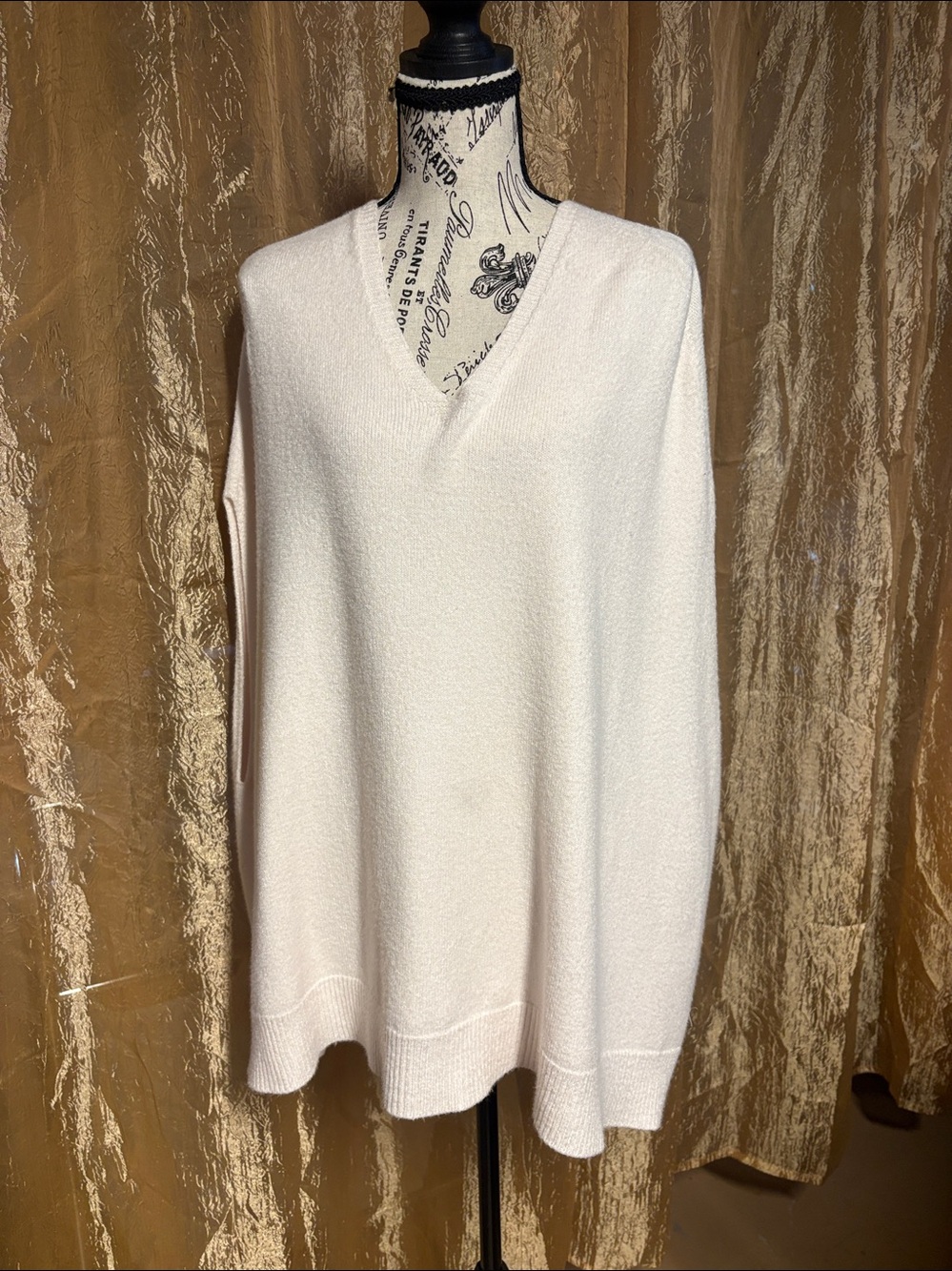 MILIO-MILANO Women's Cream V-Neck Knit Sweater